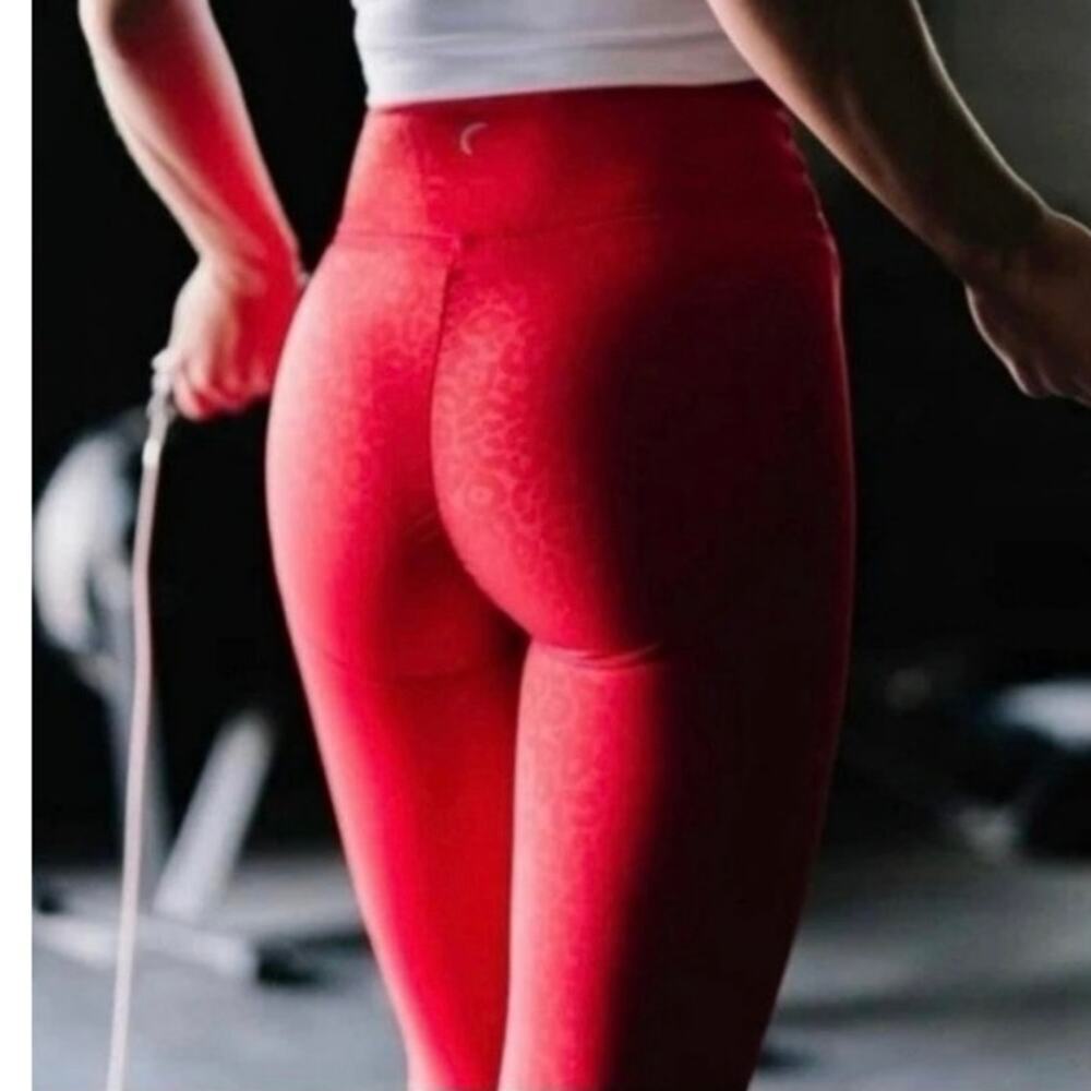 Zyia Light n Tight cross front red leopard booty lifting leggings size 8/10 - Picture 3 of 10